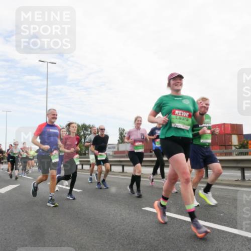 03.10.2025 - Köhlbrandbrückenlauf Matties Gatica Varas http://msf.ph/oto/9172589 03.10.2025 15:21:32 Position 3 8040 meine-sportfotos.de