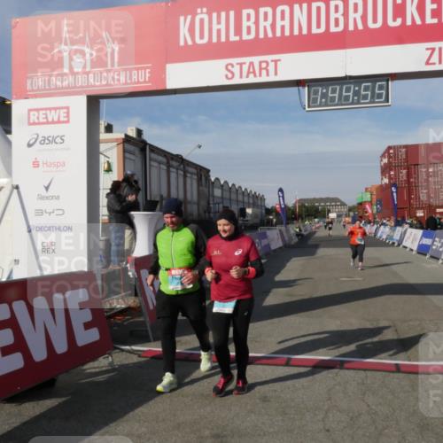 03.10.2025 - Köhlbrandbrückenlauf Matties Gatica Varas http://msf.ph/oto/9172592 03.10.2025 10:44:57 Ziel 1389 meine-sportfotos.de