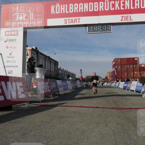 03.10.2025 - Köhlbrandbrückenlauf Matties Gatica Varas http://msf.ph/oto/9172605 03.10.2025 10:45:15 Ziel 2428, 2483, 2507 meine-sportfotos.de