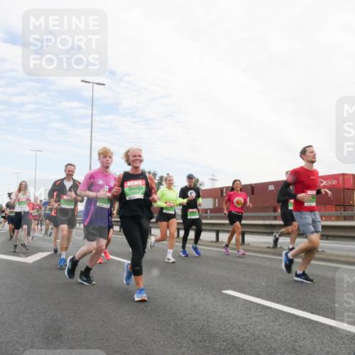 03.10.2025 - Köhlbrandbrückenlauf Matties Gatica Varas http://msf.ph/oto/9172606 03.10.2025 15:21:36 Position 3  meine-sportfotos.de