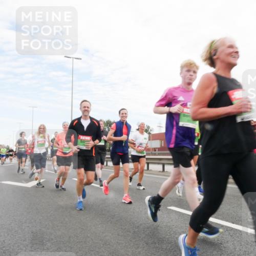 03.10.2025 - Köhlbrandbrückenlauf Matties Gatica Varas http://msf.ph/oto/9172610 03.10.2025 15:21:37 Position 3  meine-sportfotos.de