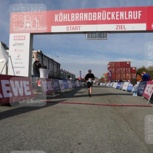 03.10.2025 - Köhlbrandbrückenlauf Matties Gatica Varas http://msf.ph/oto/9172611 03.10.2025 10:45:17 Ziel 2428, 2483, 2507 meine-sportfotos.de