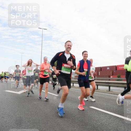03.10.2025 - Köhlbrandbrückenlauf Matties Gatica Varas http://msf.ph/oto/9172612 03.10.2025 15:21:37 Position 3 7574 meine-sportfotos.de