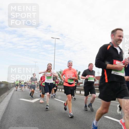 03.10.2025 - Köhlbrandbrückenlauf Matties Gatica Varas http://msf.ph/oto/9172614 03.10.2025 15:21:38 Position 3  meine-sportfotos.de