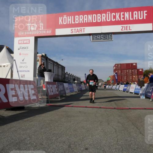 03.10.2025 - Köhlbrandbrückenlauf Matties Gatica Varas http://msf.ph/oto/9172615 03.10.2025 10:45:18 Ziel 2428, 2483, 2507 meine-sportfotos.de
