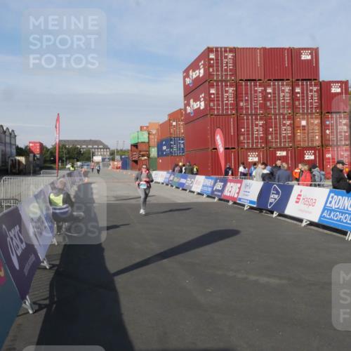 03.10.2025 - Köhlbrandbrückenlauf Matties Gatica Varas http://msf.ph/oto/9172616 03.10.2025 10:48:47 Ziel  meine-sportfotos.de