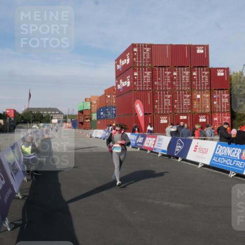 03.10.2025 - Köhlbrandbrückenlauf Matties Gatica Varas http://msf.ph/oto/9172620 03.10.2025 10:48:49 Ziel 3606 meine-sportfotos.de