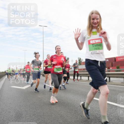 03.10.2025 - Köhlbrandbrückenlauf Matties Gatica Varas http://msf.ph/oto/9172622 03.10.2025 15:21:39 Position 3 7572, 7978 meine-sportfotos.de