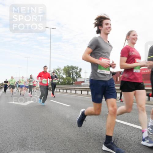 03.10.2025 - Köhlbrandbrückenlauf Matties Gatica Varas http://msf.ph/oto/9172628 03.10.2025 15:21:41 Position 3  meine-sportfotos.de