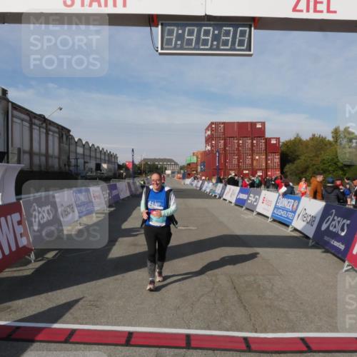 03.10.2025 - Köhlbrandbrückenlauf Matties Gatica Varas http://msf.ph/oto/9172629 03.10.2025 10:49:32 Ziel 3805 meine-sportfotos.de