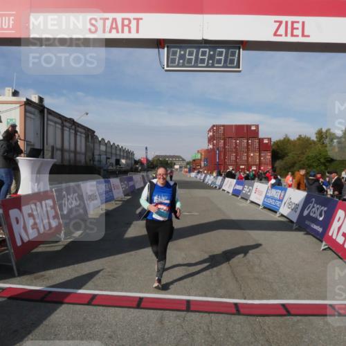 03.10.2025 - Köhlbrandbrückenlauf Matties Gatica Varas http://msf.ph/oto/9172630 03.10.2025 10:49:32 Ziel 3805 meine-sportfotos.de