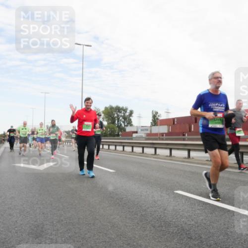 03.10.2025 - Köhlbrandbrückenlauf Matties Gatica Varas http://msf.ph/oto/9172631 03.10.2025 15:21:41 Position 3  meine-sportfotos.de