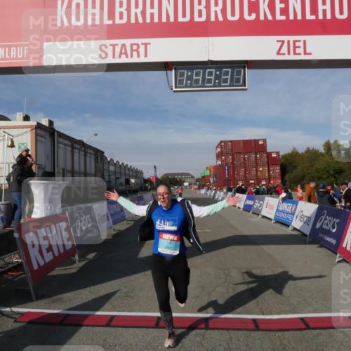 03.10.2025 - Köhlbrandbrückenlauf Matties Gatica Varas http://msf.ph/oto/9172632 03.10.2025 10:49:33 Ziel 3805 meine-sportfotos.de