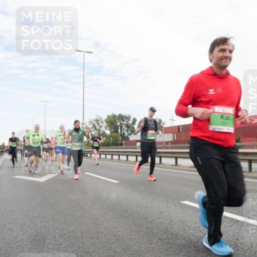 03.10.2025 - Köhlbrandbrückenlauf Matties Gatica Varas http://msf.ph/oto/9172638 03.10.2025 15:21:43 Position 3 61, 7671 meine-sportfotos.de