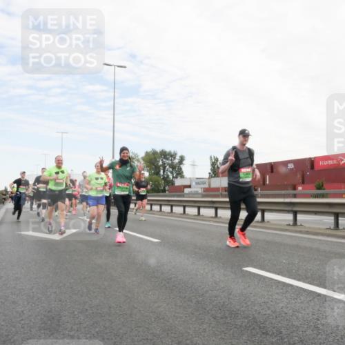 03.10.2025 - Köhlbrandbrückenlauf Matties Gatica Varas http://msf.ph/oto/9172640 03.10.2025 15:21:43 Position 3  meine-sportfotos.de