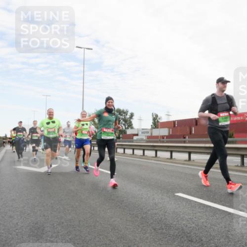 03.10.2025 - Köhlbrandbrückenlauf Matties Gatica Varas http://msf.ph/oto/9172642 03.10.2025 15:21:44 Position 3  meine-sportfotos.de
