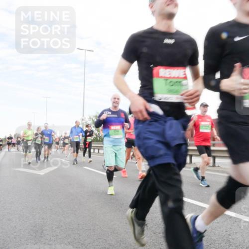 03.10.2025 - Köhlbrandbrückenlauf Matties Gatica Varas http://msf.ph/oto/9172656 03.10.2025 15:21:48 Position 3 120 meine-sportfotos.de