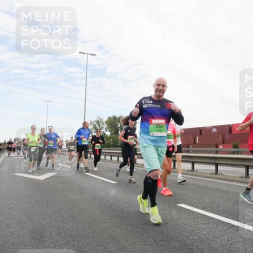 03.10.2025 - Köhlbrandbrückenlauf Matties Gatica Varas http://msf.ph/oto/9172657 03.10.2025 15:21:48 Position 3 1120, 9055 meine-sportfotos.de