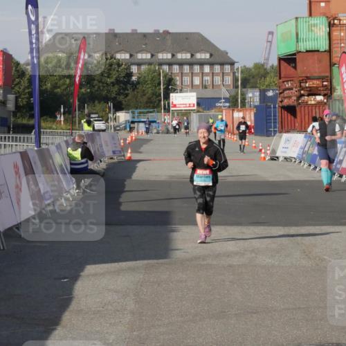 03.10.2025 - Köhlbrandbrückenlauf Matties Gatica Varas http://msf.ph/oto/9172660 03.10.2025 10:50:39 Ziel 2236 meine-sportfotos.de
