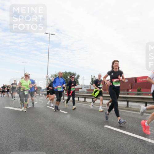 03.10.2025 - Köhlbrandbrückenlauf Matties Gatica Varas http://msf.ph/oto/9172661 03.10.2025 15:21:49 Position 3  meine-sportfotos.de