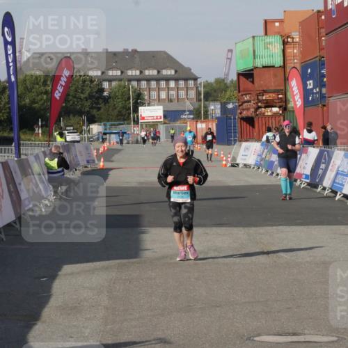 03.10.2025 - Köhlbrandbrückenlauf Matties Gatica Varas http://msf.ph/oto/9172666 03.10.2025 10:50:41 Ziel 2236 meine-sportfotos.de