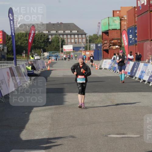 03.10.2025 - Köhlbrandbrückenlauf Matties Gatica Varas http://msf.ph/oto/9172668 03.10.2025 10:50:41 Ziel 2236 meine-sportfotos.de