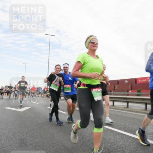 03.10.2025 - Köhlbrandbrückenlauf Matties Gatica Varas http://msf.ph/oto/9172669 03.10.2025 15:21:51 Position 3  meine-sportfotos.de
