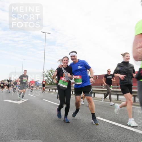 03.10.2025 - Köhlbrandbrückenlauf Matties Gatica Varas http://msf.ph/oto/9172671 03.10.2025 15:21:51 Position 3 9325 meine-sportfotos.de