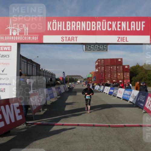 03.10.2025 - Köhlbrandbrückenlauf Matties Gatica Varas http://msf.ph/oto/9172679 03.10.2025 10:50:47 Ziel 2236, 3173 meine-sportfotos.de