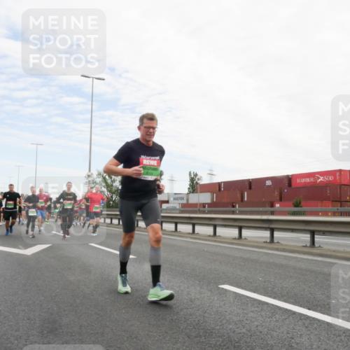 03.10.2025 - Köhlbrandbrückenlauf Matties Gatica Varas http://msf.ph/oto/9172680 03.10.2025 15:21:53 Position 3  meine-sportfotos.de