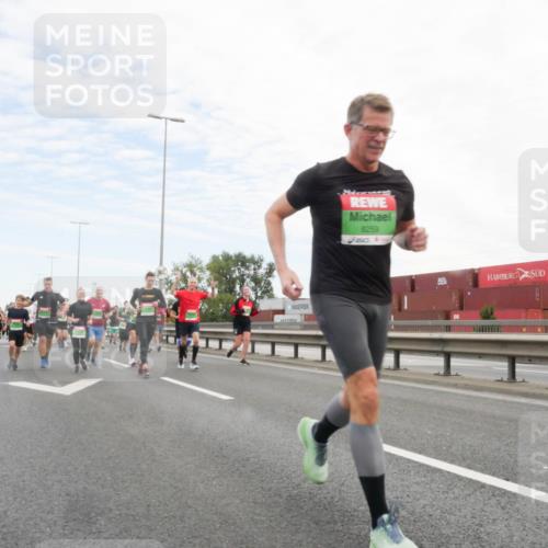 03.10.2025 - Köhlbrandbrückenlauf Matties Gatica Varas http://msf.ph/oto/9172682 03.10.2025 15:21:54 Position 3 8259 meine-sportfotos.de