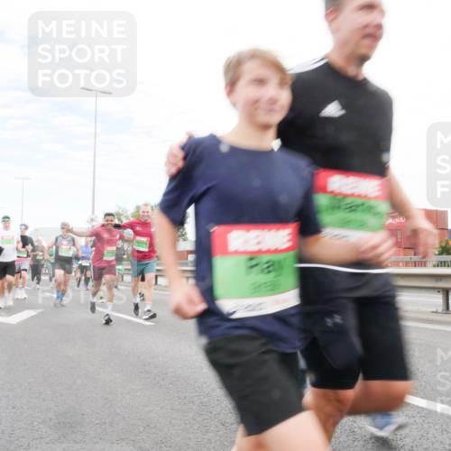 03.10.2025 - Köhlbrandbrückenlauf Matties Gatica Varas http://msf.ph/oto/9172699 03.10.2025 15:21:58 Position 3  meine-sportfotos.de