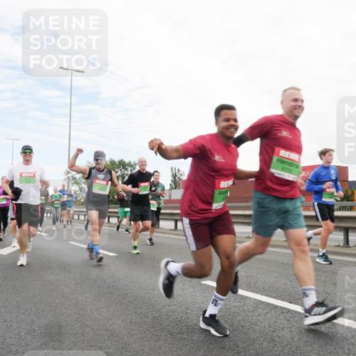 03.10.2025 - Köhlbrandbrückenlauf Matties Gatica Varas http://msf.ph/oto/9172705 03.10.2025 15:21:59 Position 3  meine-sportfotos.de