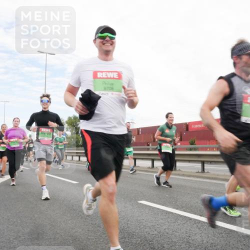 03.10.2025 - Köhlbrandbrückenlauf Matties Gatica Varas http://msf.ph/oto/9172711 03.10.2025 15:22:01 Position 3 9708 meine-sportfotos.de