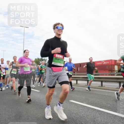 03.10.2025 - Köhlbrandbrückenlauf Matties Gatica Varas http://msf.ph/oto/9172714 03.10.2025 15:22:02 Position 3 7722 meine-sportfotos.de