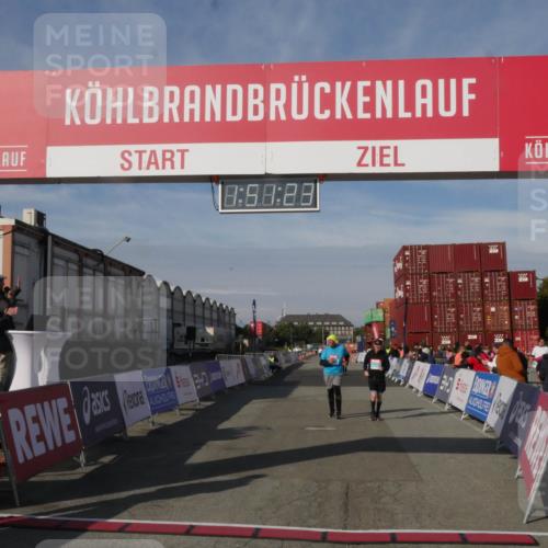 03.10.2025 - Köhlbrandbrückenlauf Matties Gatica Varas http://msf.ph/oto/9172715 03.10.2025 10:51:25 Ziel 2647, 2664 meine-sportfotos.de