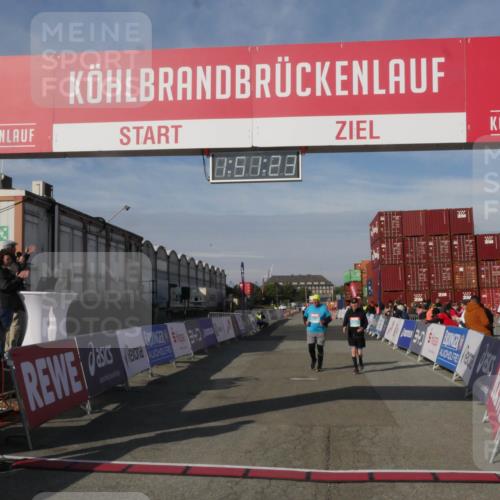03.10.2025 - Köhlbrandbrückenlauf Matties Gatica Varas http://msf.ph/oto/9172717 03.10.2025 10:51:25 Ziel 2647, 2664 meine-sportfotos.de
