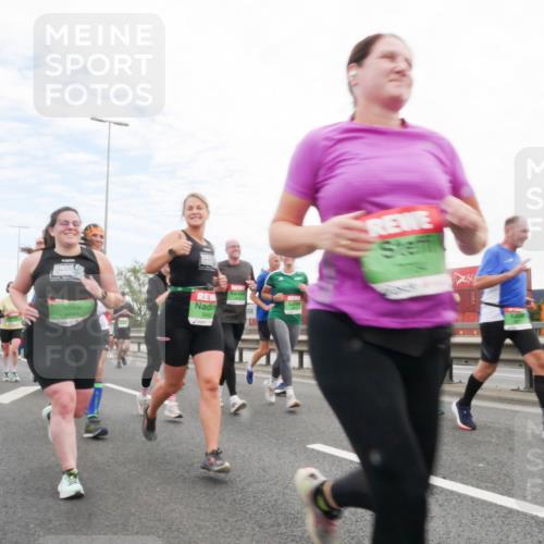 03.10.2025 - Köhlbrandbrückenlauf Matties Gatica Varas http://msf.ph/oto/9172718 03.10.2025 15:22:03 Position 3  meine-sportfotos.de