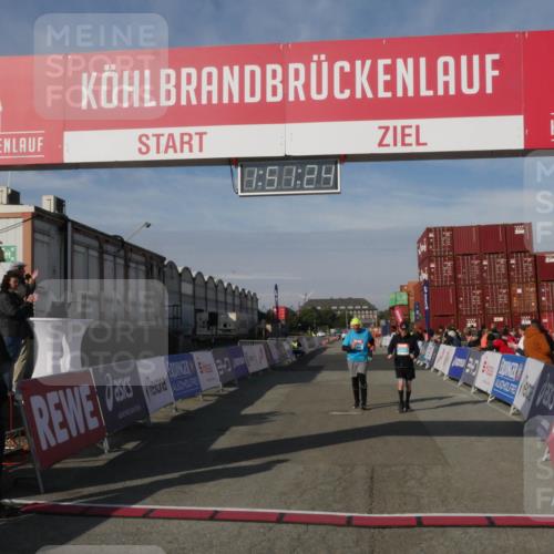 03.10.2025 - Köhlbrandbrückenlauf Matties Gatica Varas http://msf.ph/oto/9172719 03.10.2025 10:51:26 Ziel 2647, 2664 meine-sportfotos.de