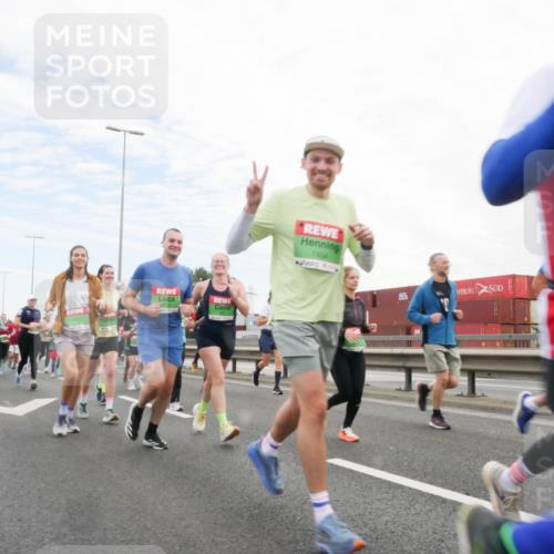 03.10.2025 - Köhlbrandbrückenlauf Matties Gatica Varas http://msf.ph/oto/9172724 03.10.2025 15:22:04 Position 3 4711, 7404 meine-sportfotos.de