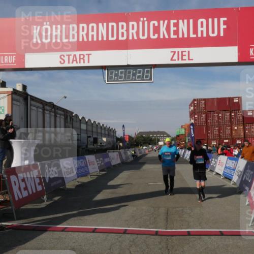 03.10.2025 - Köhlbrandbrückenlauf Matties Gatica Varas http://msf.ph/oto/9172729 03.10.2025 10:51:28 Ziel 2647, 2664, 2669 meine-sportfotos.de