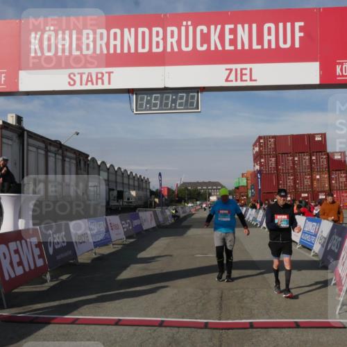 03.10.2025 - Köhlbrandbrückenlauf Matties Gatica Varas http://msf.ph/oto/9172734 03.10.2025 10:51:29 Ziel 2647, 2664, 2669 meine-sportfotos.de