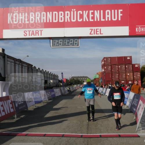 03.10.2025 - Köhlbrandbrückenlauf Matties Gatica Varas http://msf.ph/oto/9172736 03.10.2025 10:51:30 Ziel 2647, 2664, 2669 meine-sportfotos.de