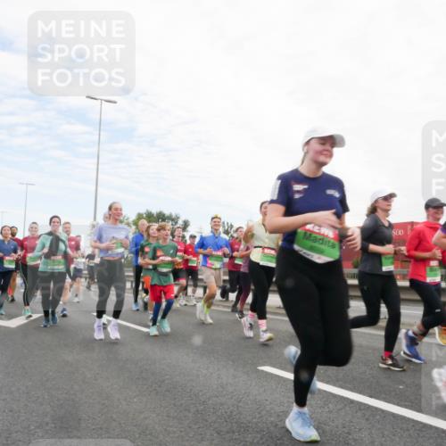 03.10.2025 - Köhlbrandbrückenlauf Matties Gatica Varas http://msf.ph/oto/9172737 03.10.2025 15:22:08 Position 3 8076 meine-sportfotos.de