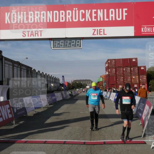 03.10.2025 - Köhlbrandbrückenlauf Matties Gatica Varas http://msf.ph/oto/9172739 03.10.2025 10:51:30 Ziel 2647, 2664, 2669 meine-sportfotos.de