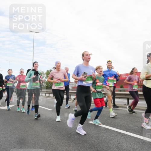 03.10.2025 - Köhlbrandbrückenlauf Matties Gatica Varas http://msf.ph/oto/9172740 03.10.2025 15:22:09 Position 3  meine-sportfotos.de