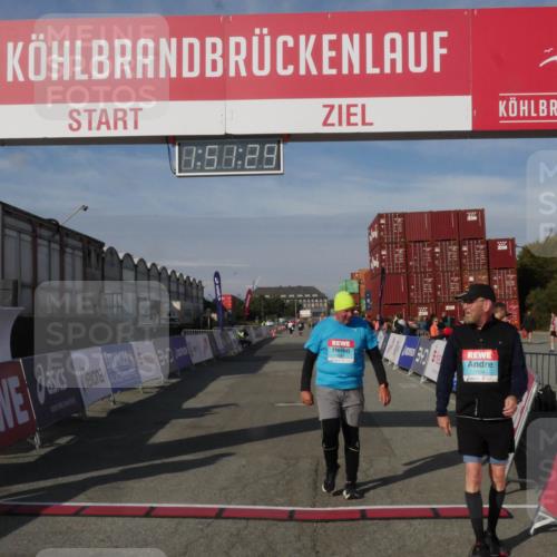 03.10.2025 - Köhlbrandbrückenlauf Matties Gatica Varas http://msf.ph/oto/9172742 03.10.2025 10:51:31 Ziel 2647, 2669 meine-sportfotos.de