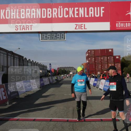 03.10.2025 - Köhlbrandbrückenlauf Matties Gatica Varas http://msf.ph/oto/9172744 03.10.2025 10:51:32 Ziel 2669 meine-sportfotos.de