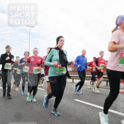 03.10.2025 - Köhlbrandbrückenlauf Matties Gatica Varas http://msf.ph/oto/9172745 03.10.2025 15:22:10 Position 3  meine-sportfotos.de