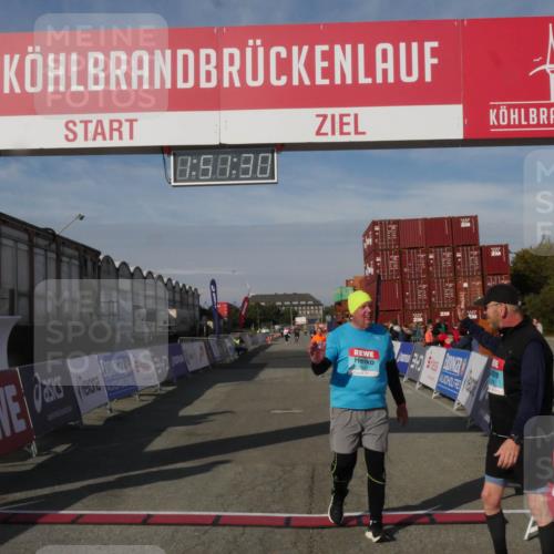 03.10.2025 - Köhlbrandbrückenlauf Matties Gatica Varas http://msf.ph/oto/9172746 03.10.2025 10:51:32 Ziel 2669 meine-sportfotos.de